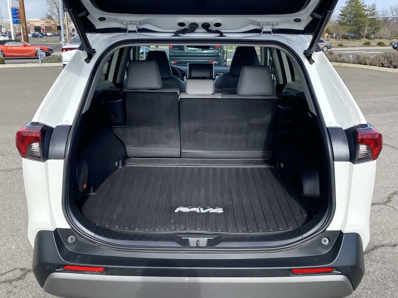 Thumbnail: 2022 Toyota RAV4 - 23