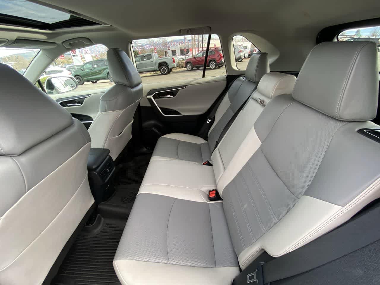 Thumbnail: 2022 Toyota RAV4 - 22