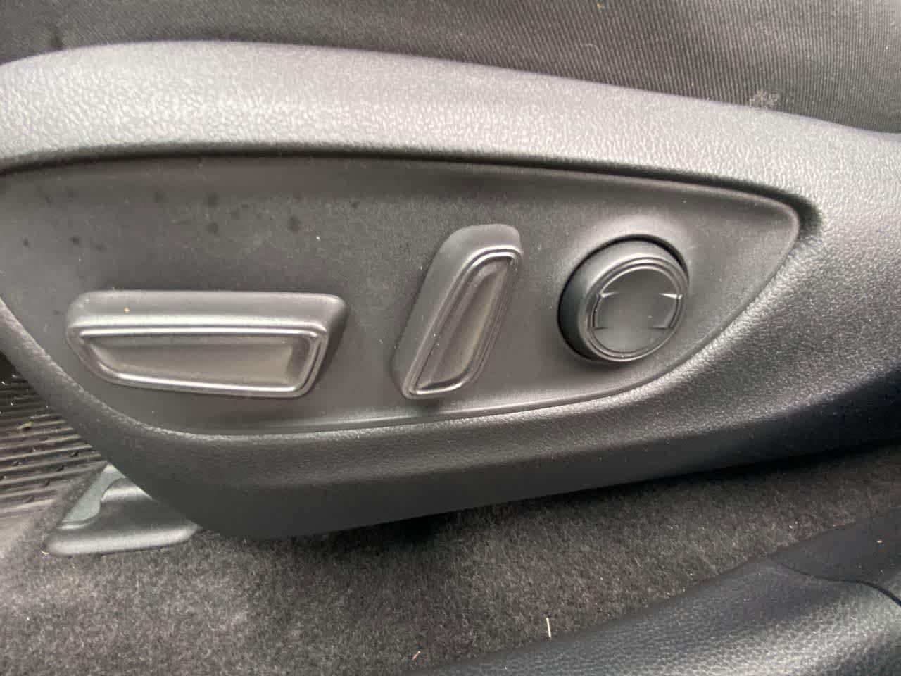 Thumbnail: 2022 Toyota RAV4 - 12