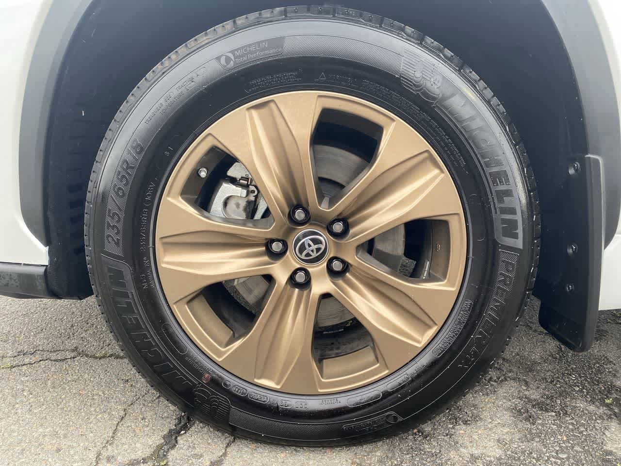 Thumbnail: 2022 Toyota Highlander - 10