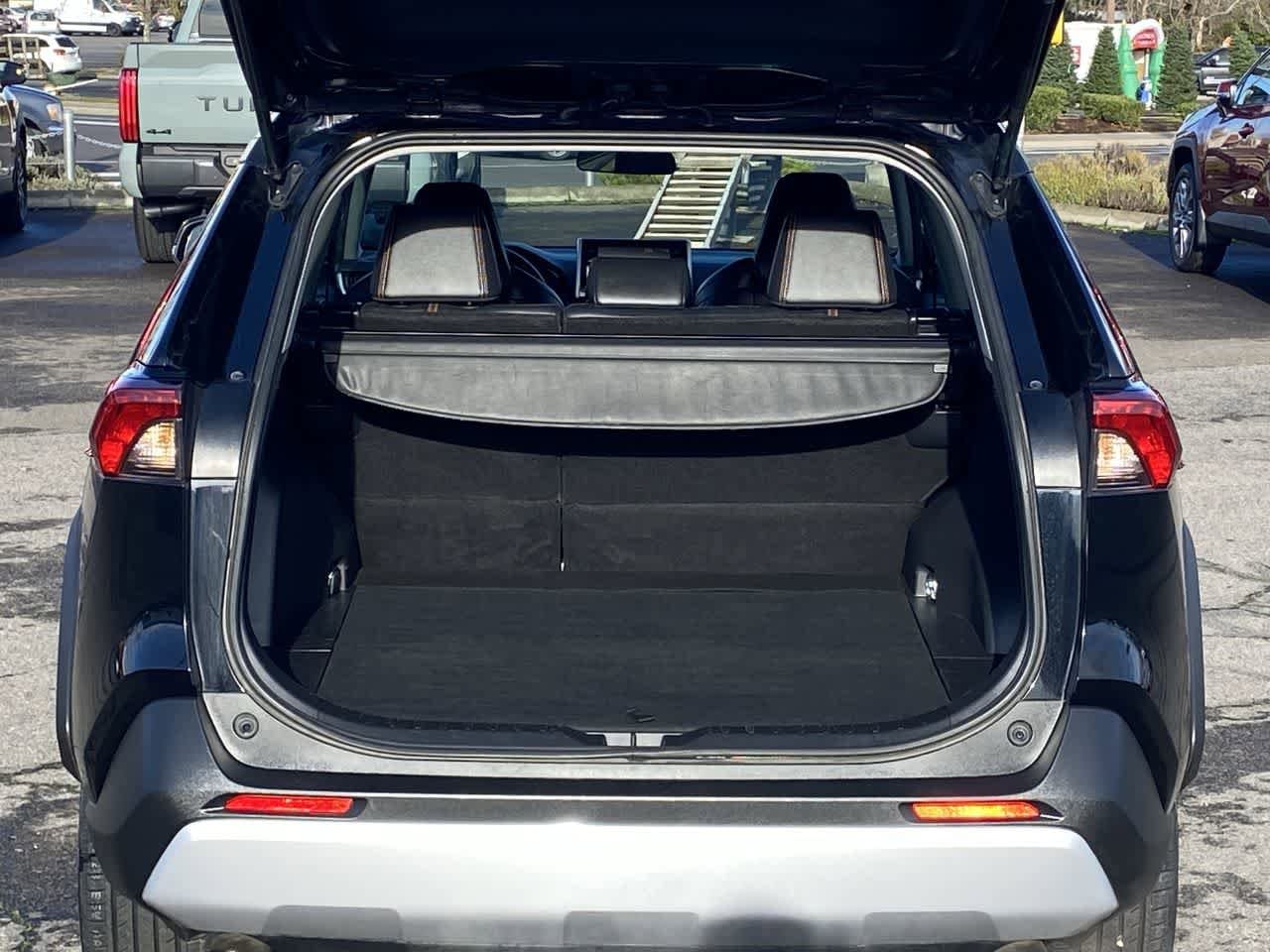 Thumbnail: 2021 Toyota RAV4 - 22