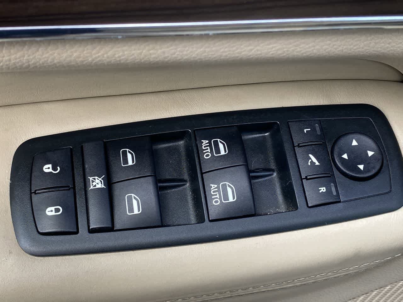 Thumbnail: 2014 Jeep Grand Cherokee - 13