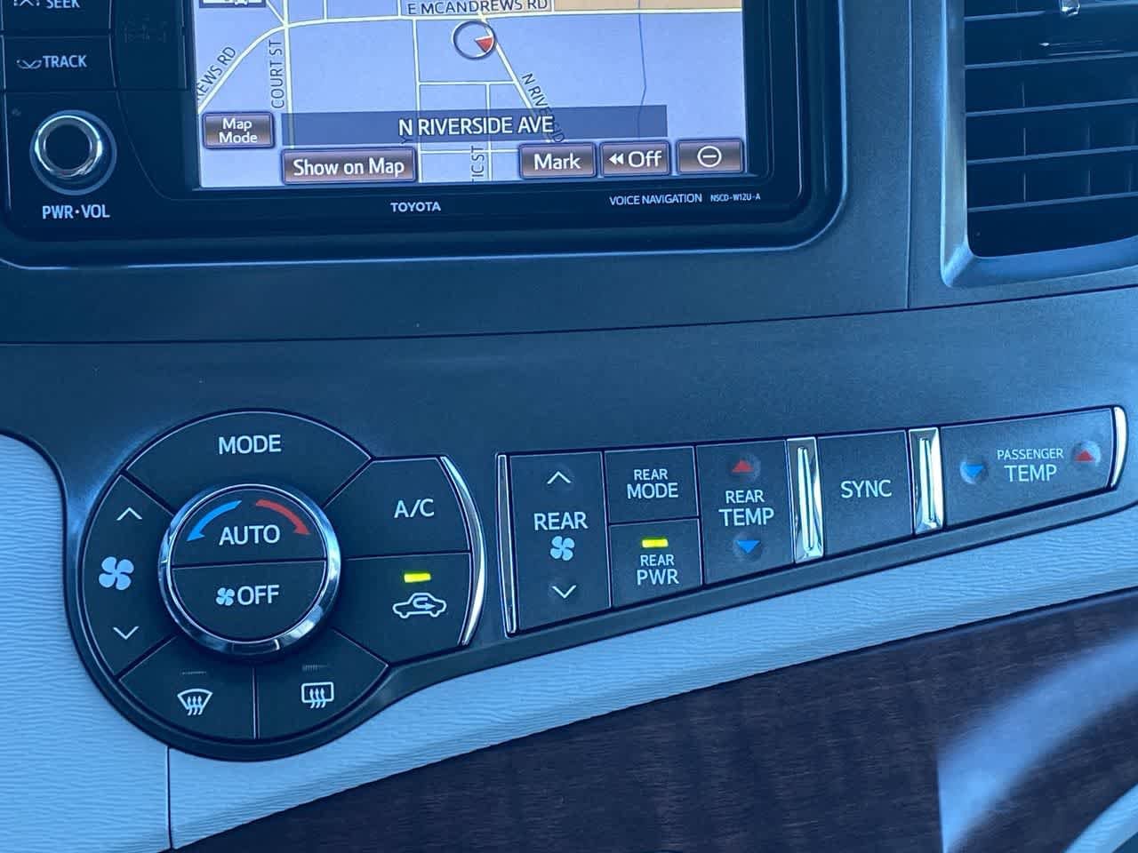 Thumbnail: 2014 Toyota Sienna - 19