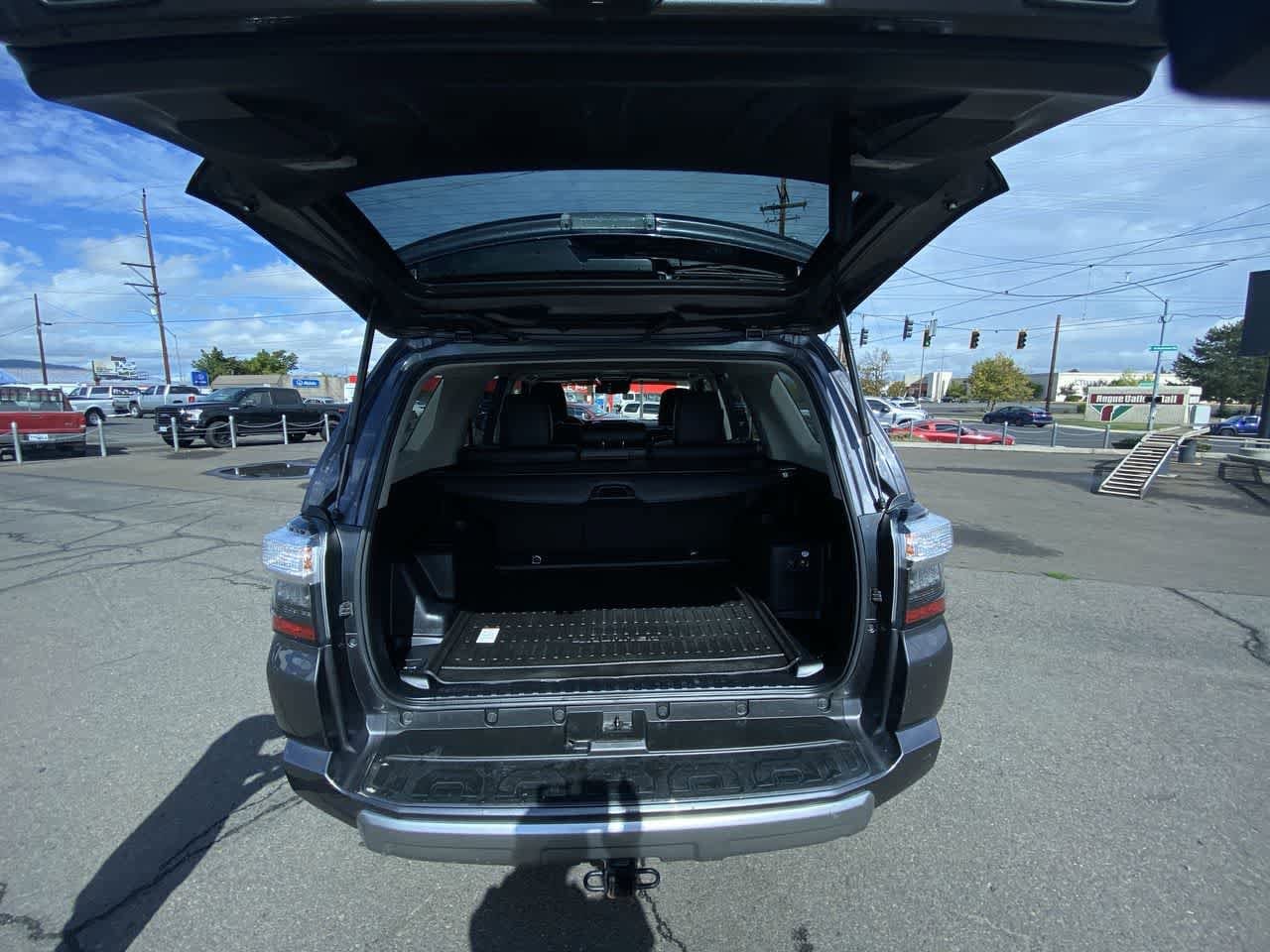 Thumbnail: 2021 Toyota 4Runner - 24