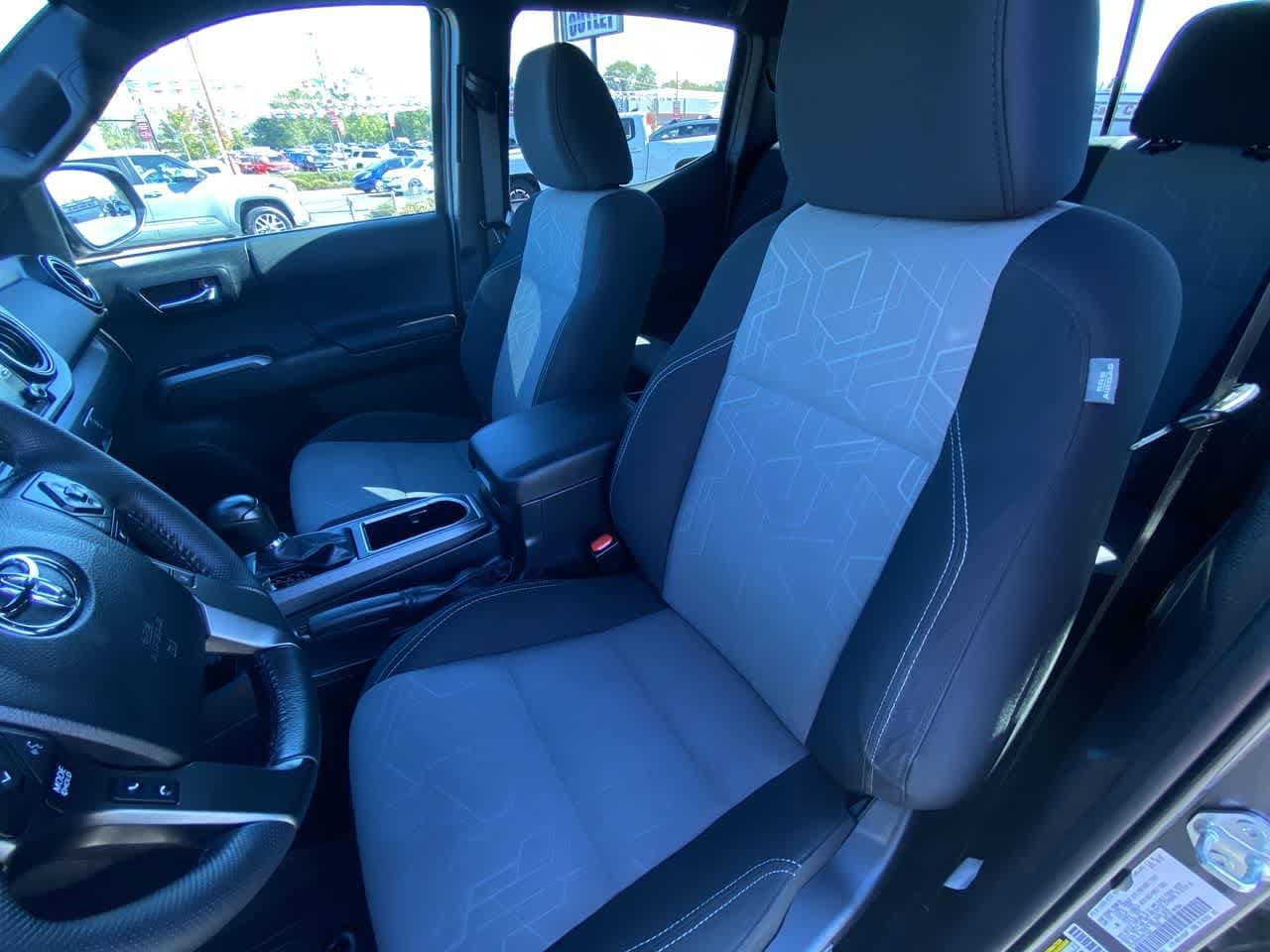 Thumbnail: 2022 Toyota Tacoma - 11