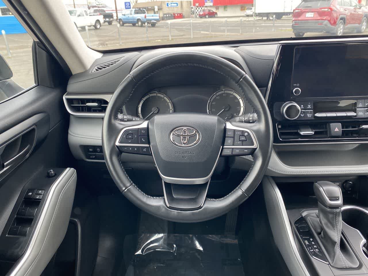 Thumbnail: 2024 Toyota Highlander - 14