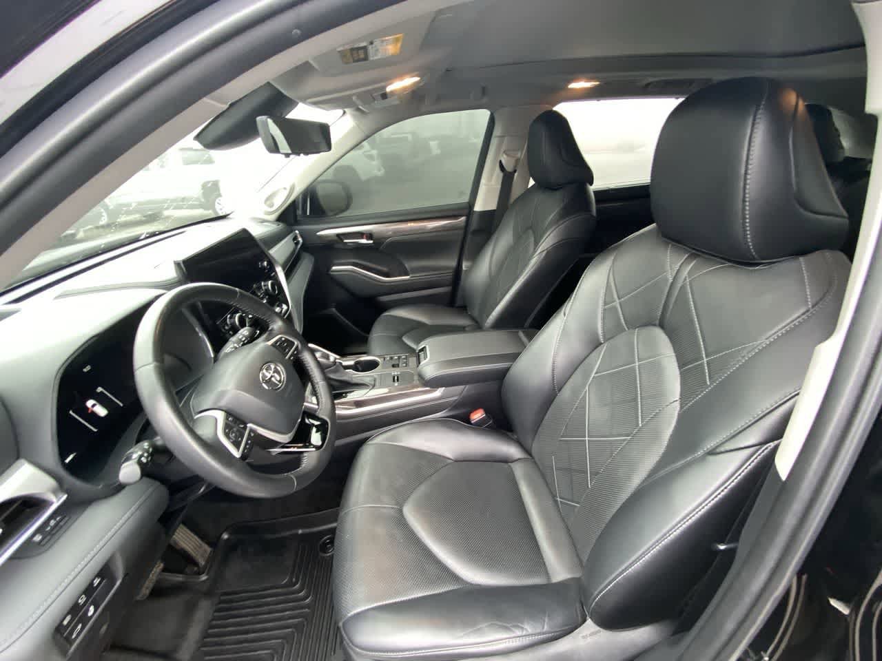 Thumbnail: 2023 Toyota Highlander - 11