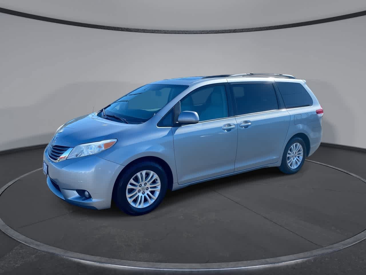 Thumbnail: 2014 Toyota Sienna - 1