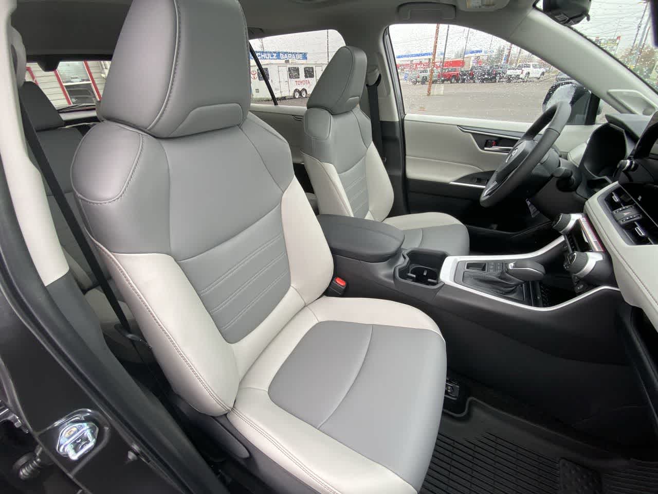 Thumbnail: 2025 Toyota RAV4 - 24