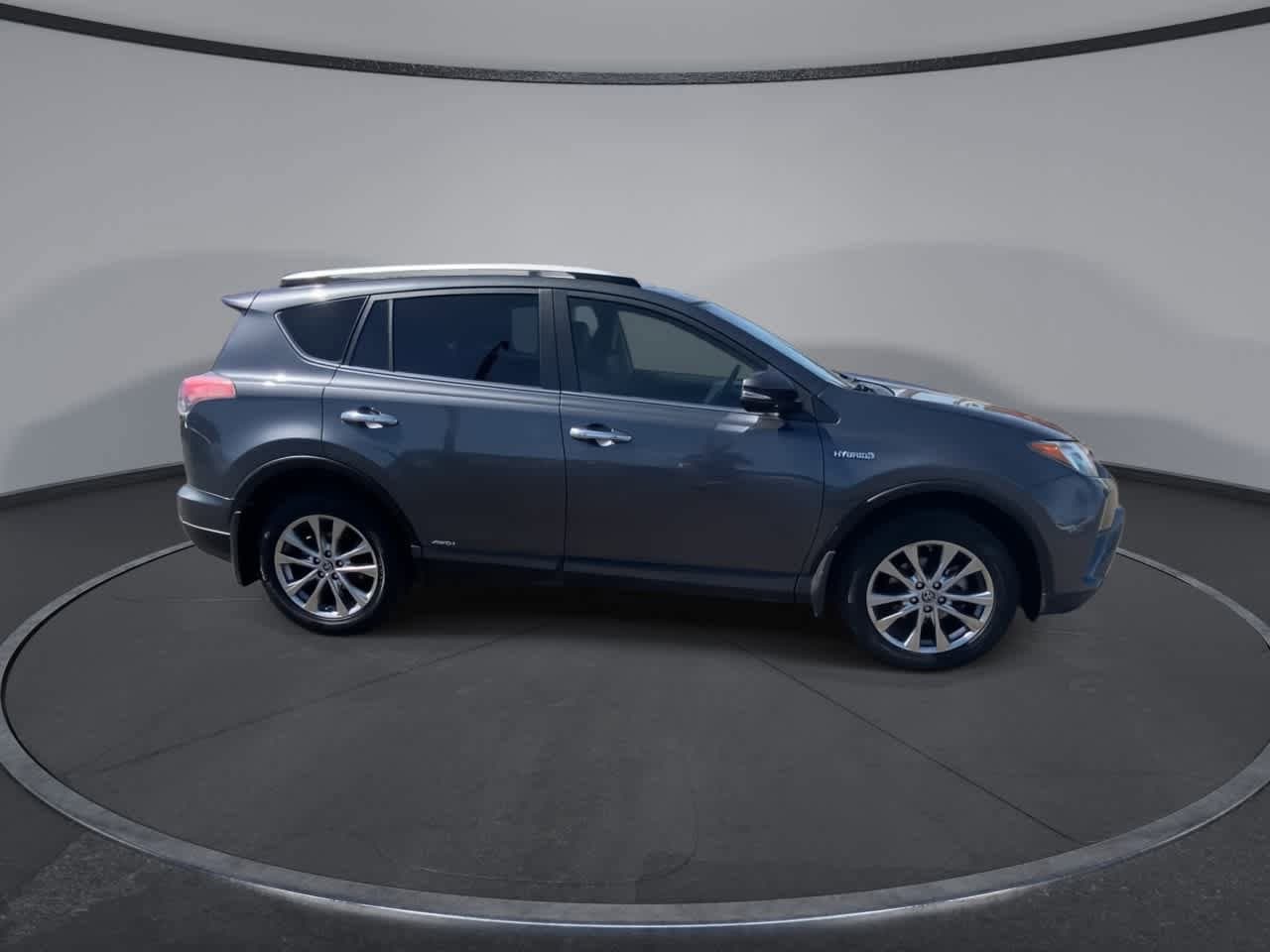 Thumbnail: 2016 Toyota RAV4 - 9
