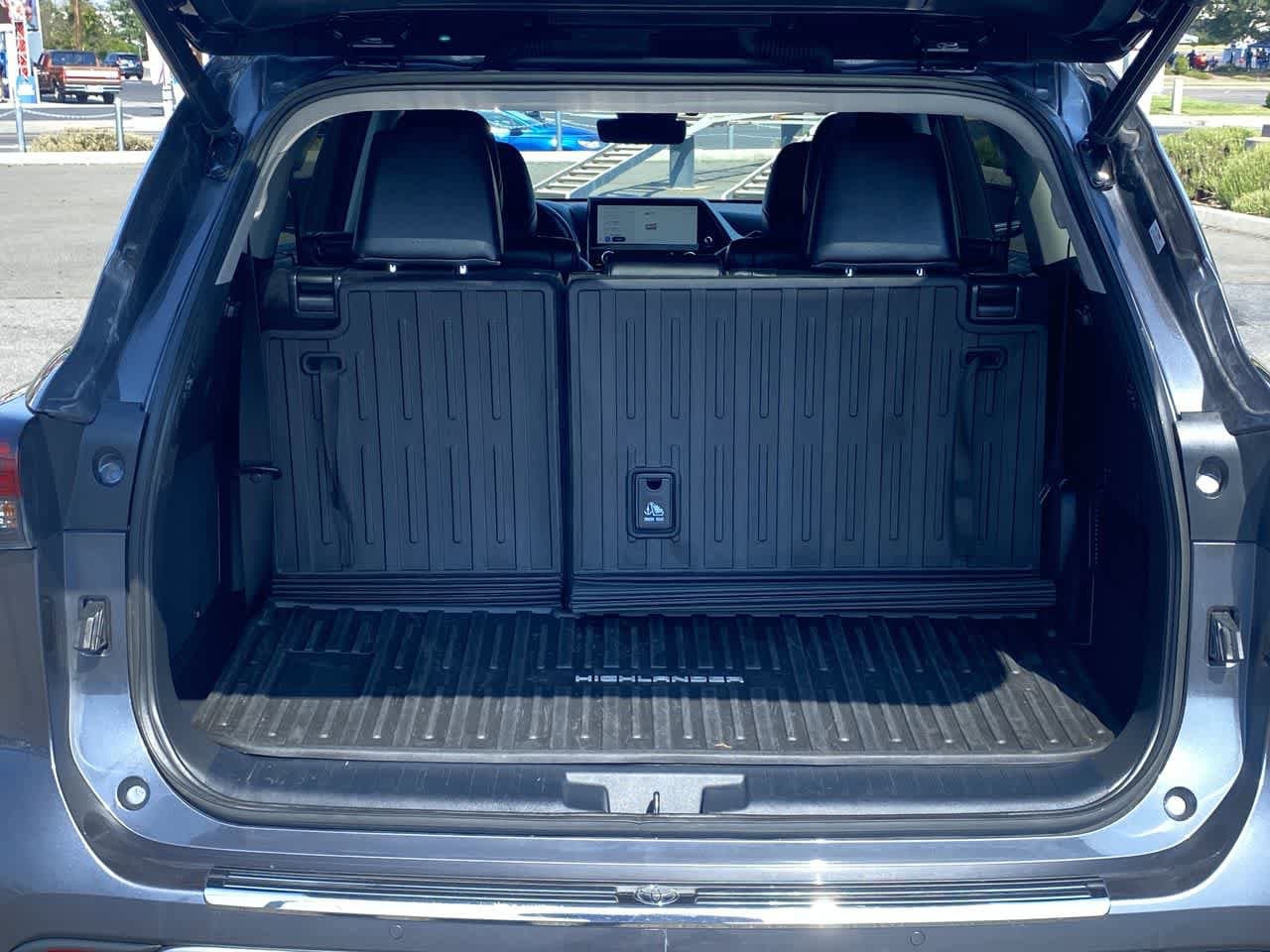 Thumbnail: 2023 Toyota Highlander - 24