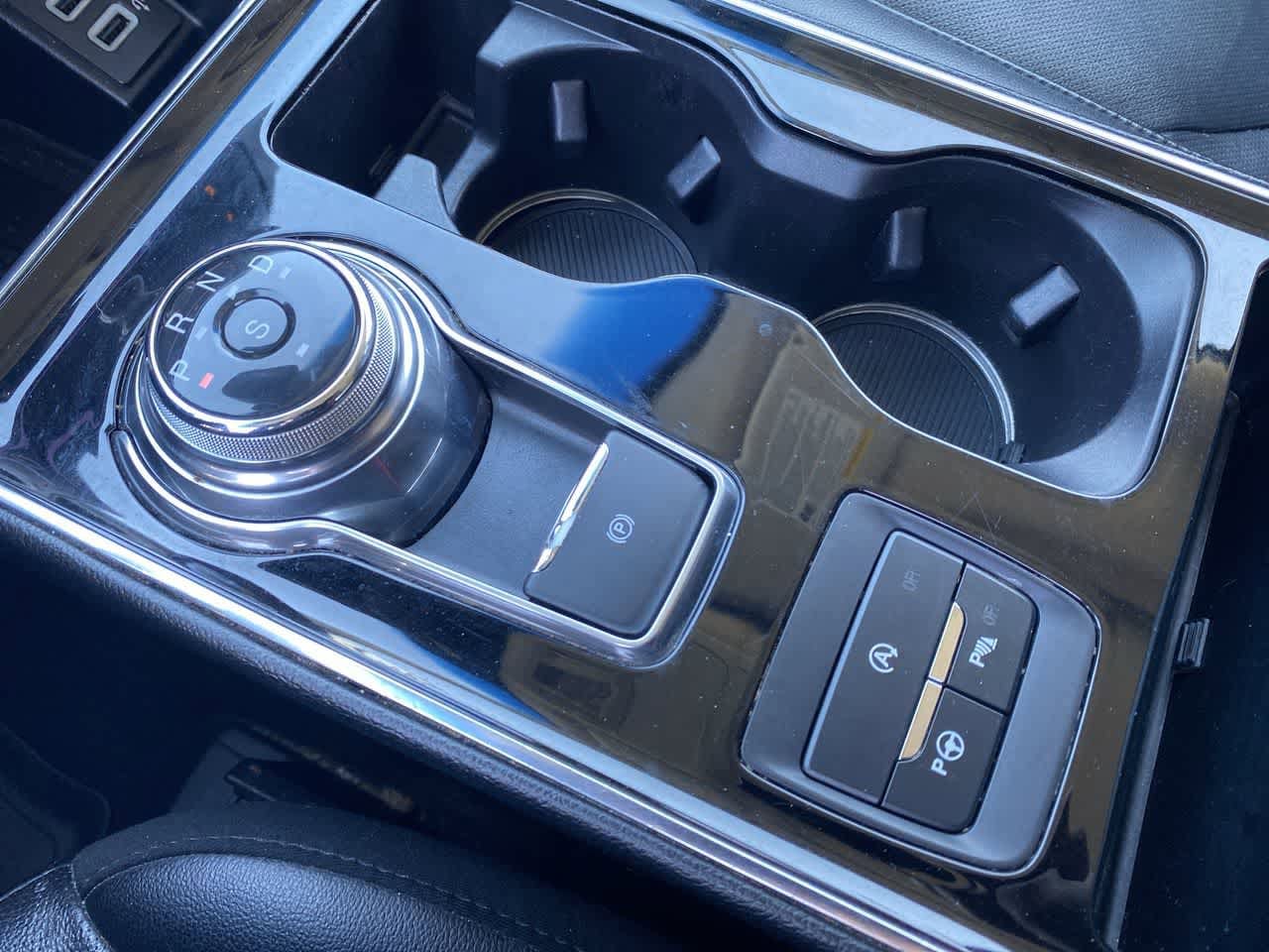 Thumbnail: 2019 Ford Edge - 20