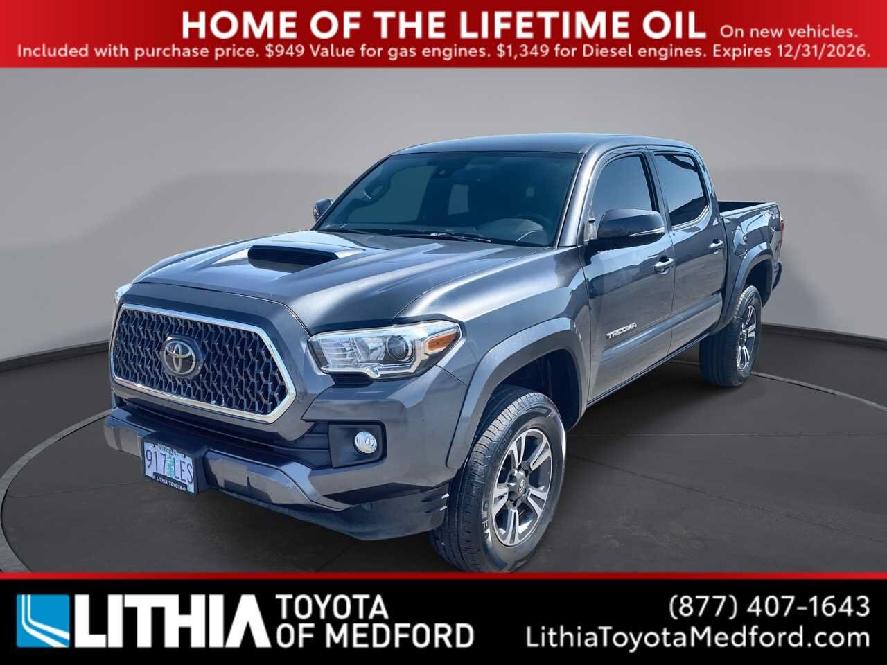 27.0 SPOTLIGHT MC 2018 ダークグレー・メタリックシルバー Certified Used 2018 Toyota Tacoma Truck Double Cab TRD Sport V6