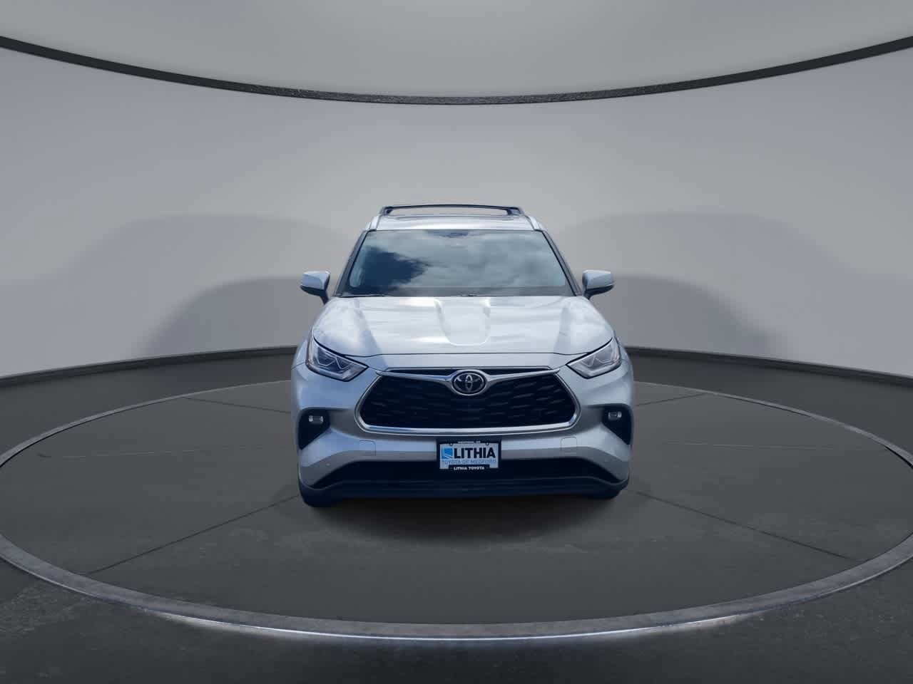 Thumbnail: 2022 Toyota Highlander - 3