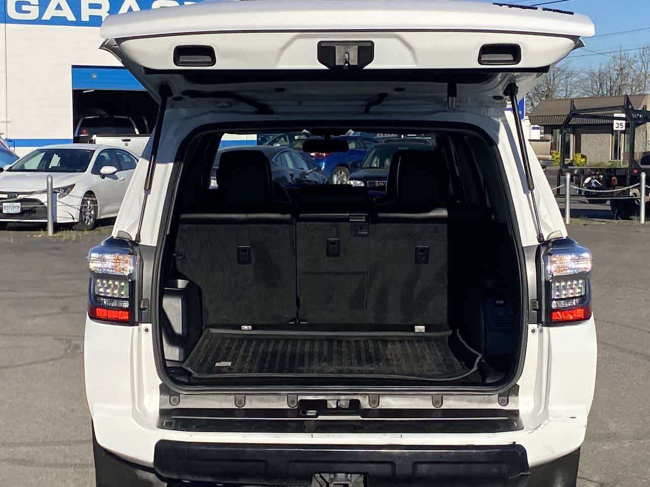 Thumbnail: 2018 Toyota 4Runner - 23