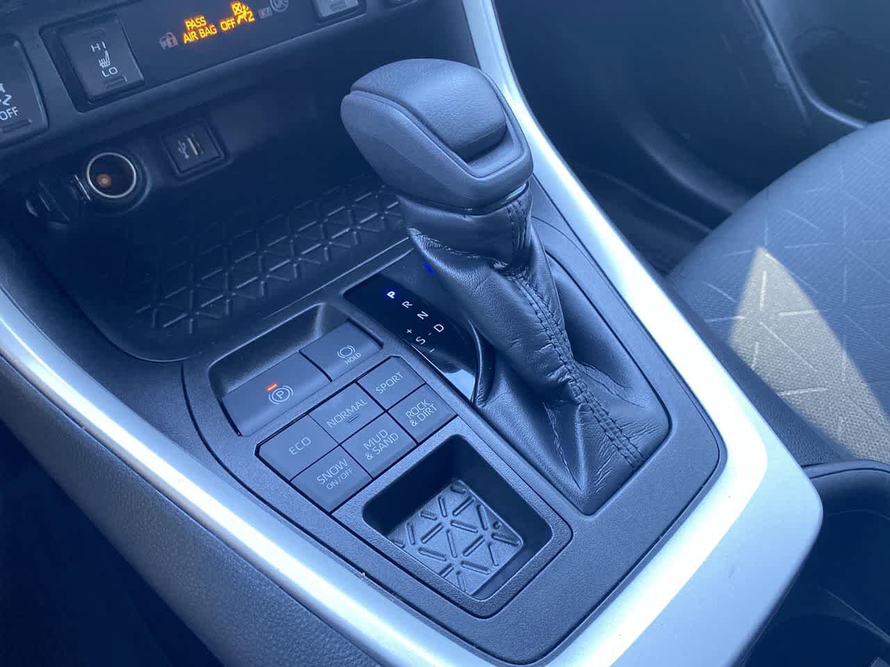 2023 Toyota RAV4 XLE - Photo 19
