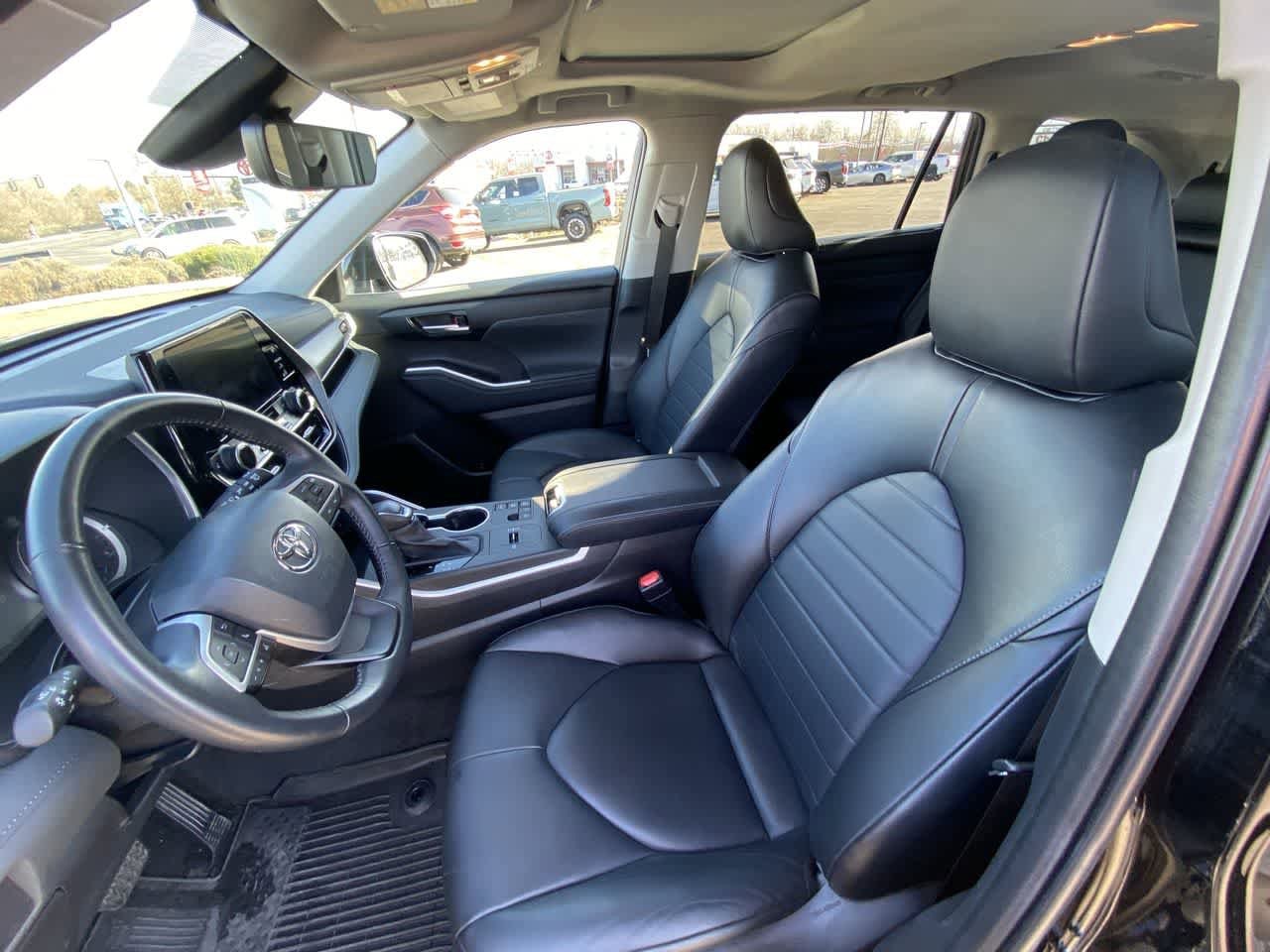 Thumbnail: 2023 Toyota Highlander - 11