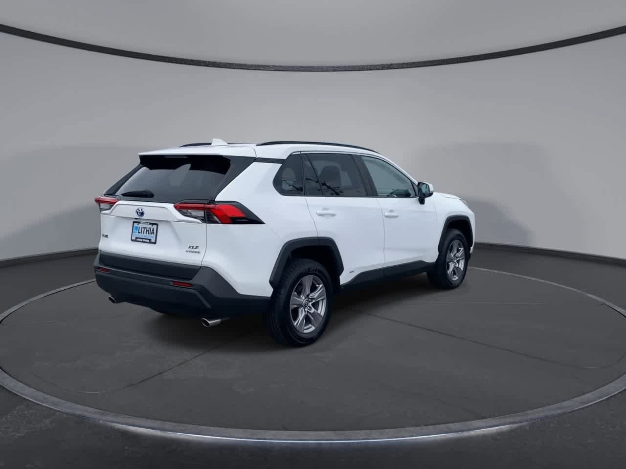 Thumbnail: 2022 Toyota RAV4 - 8