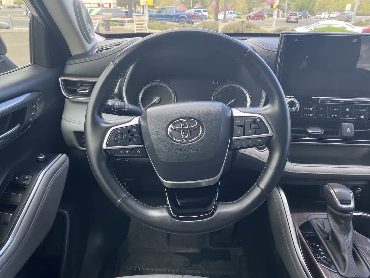 Thumbnail: 2022 Toyota Highlander - 14