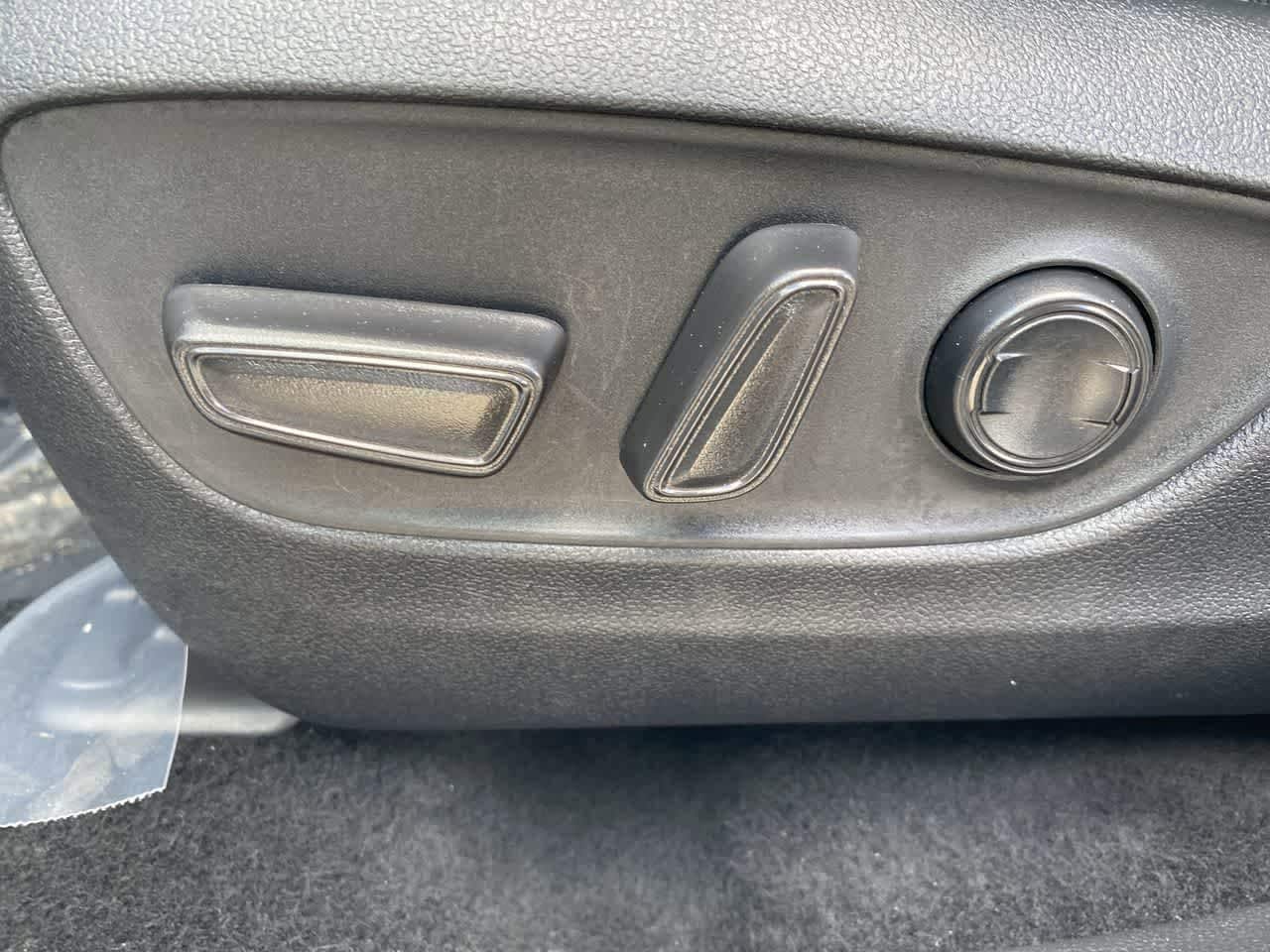 Thumbnail: 2025 Toyota RAV4 - 12