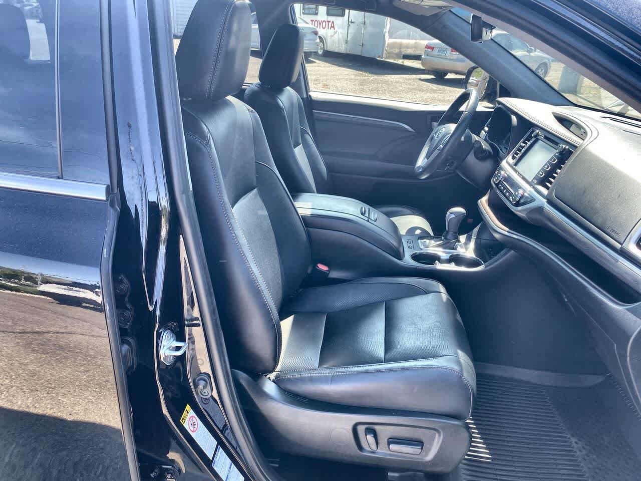 Thumbnail: 2019 Toyota Highlander - 25