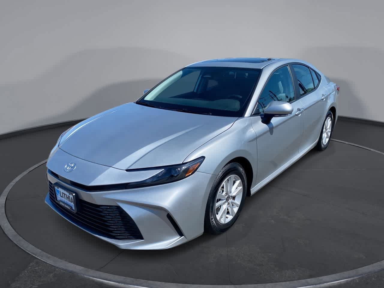 2025 Toyota Camry LE Hybrid's photo