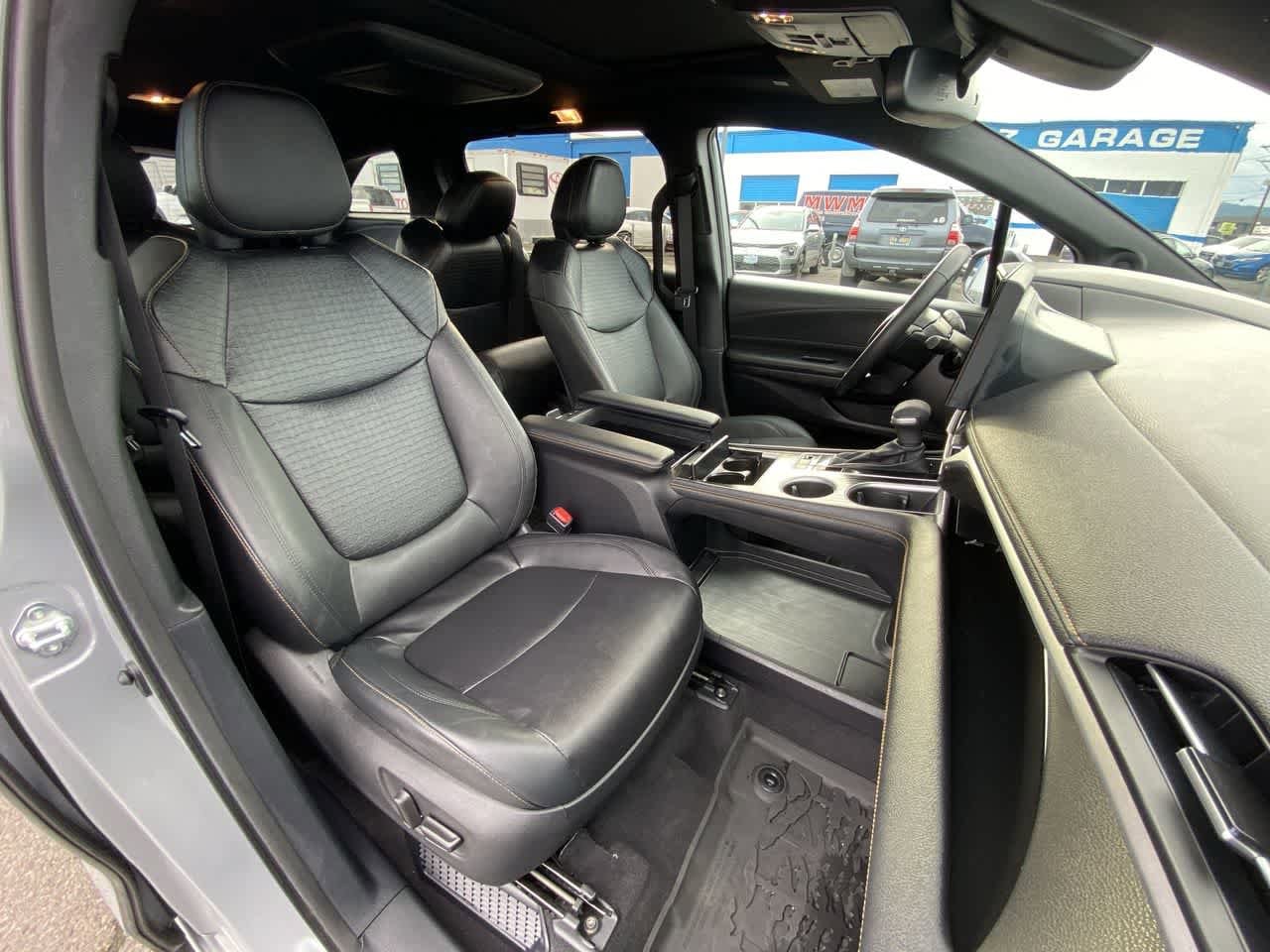 Thumbnail: 2025 Toyota Sienna - 25