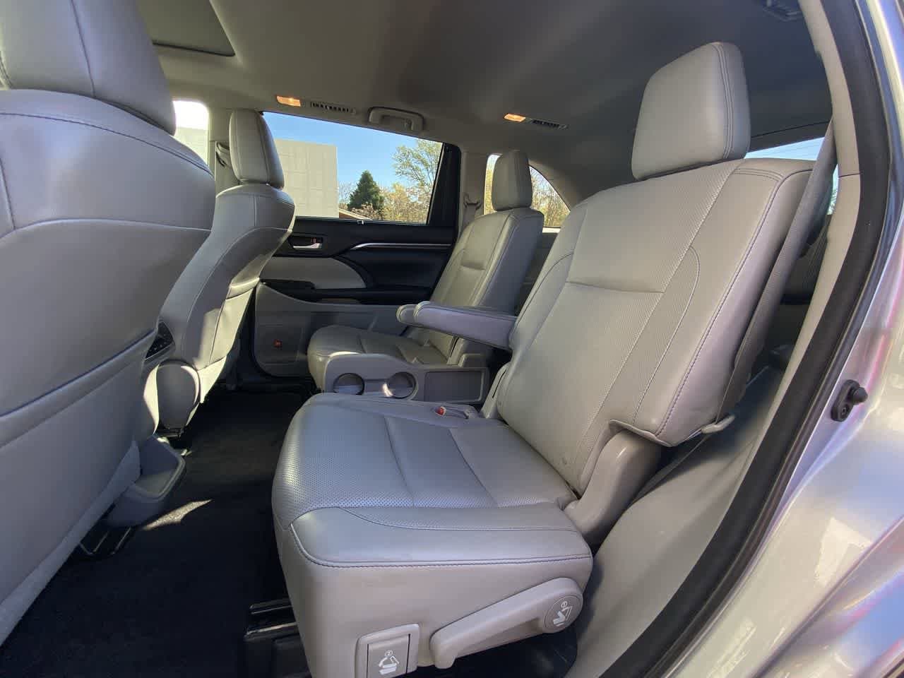 Thumbnail: 2015 Toyota Highlander - 22