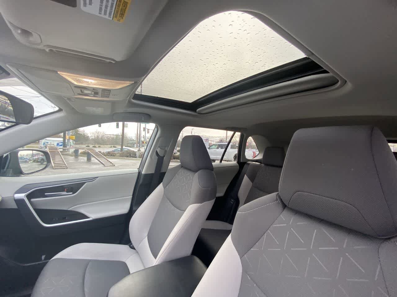 Thumbnail: 2025 Toyota RAV4 - 21