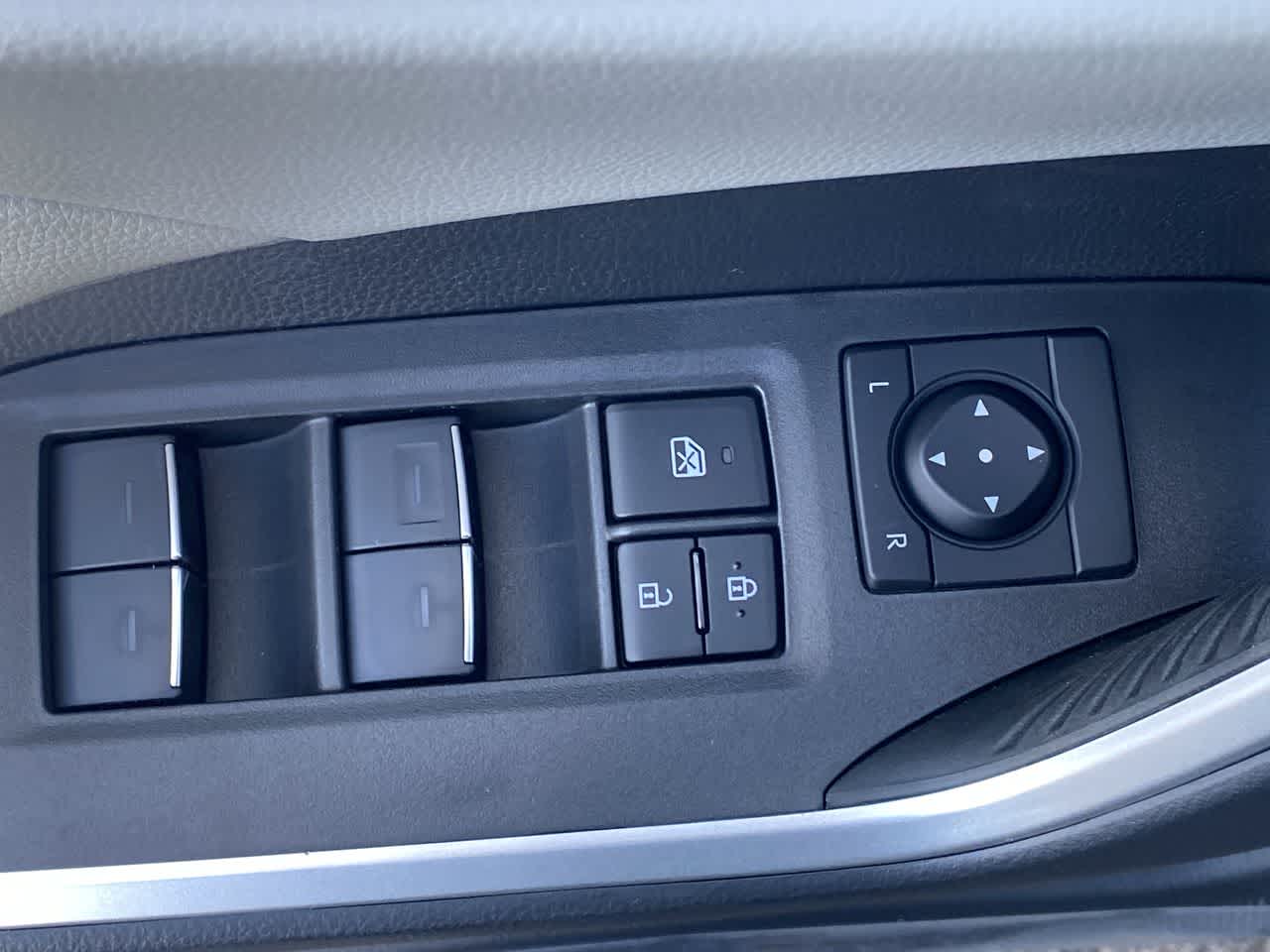 Thumbnail: 2025 Toyota RAV4 - 13