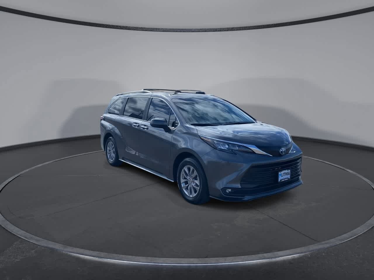 2025 Toyota Sienna XLE photo 2