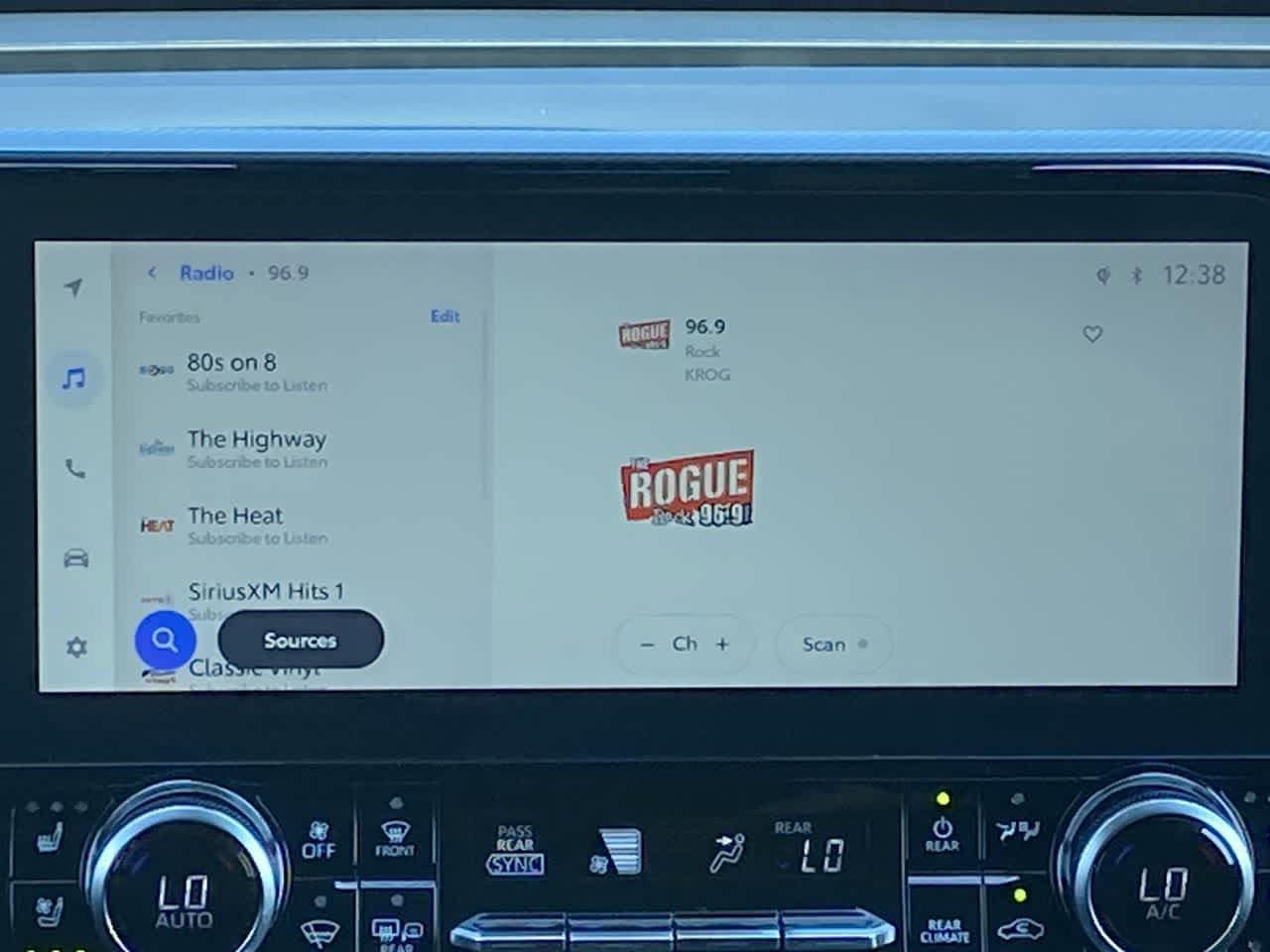 Thumbnail: 2023 Toyota Highlander - 16