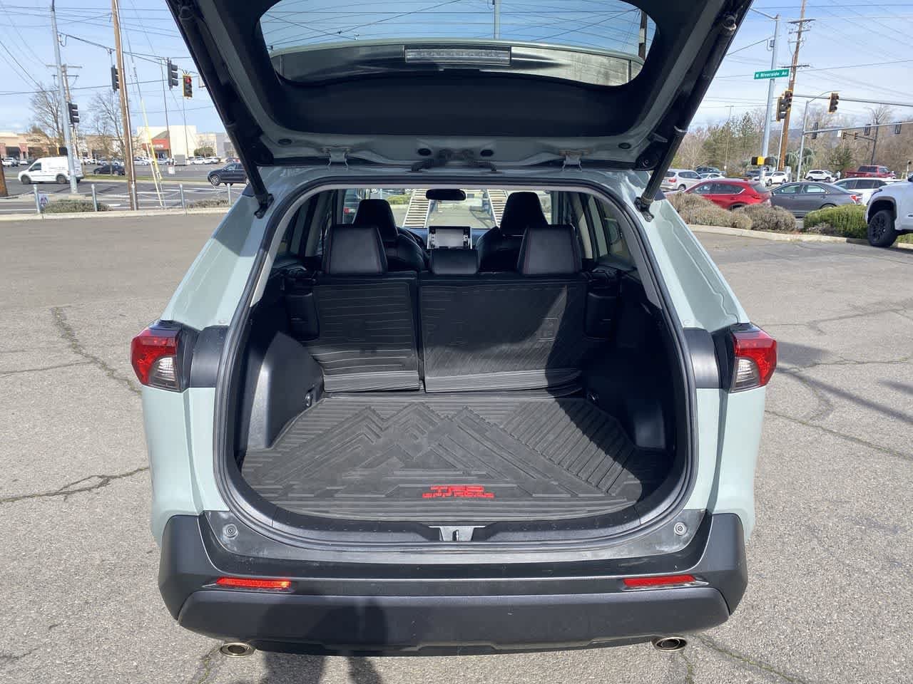 Thumbnail: 2021 Toyota RAV4 - 23