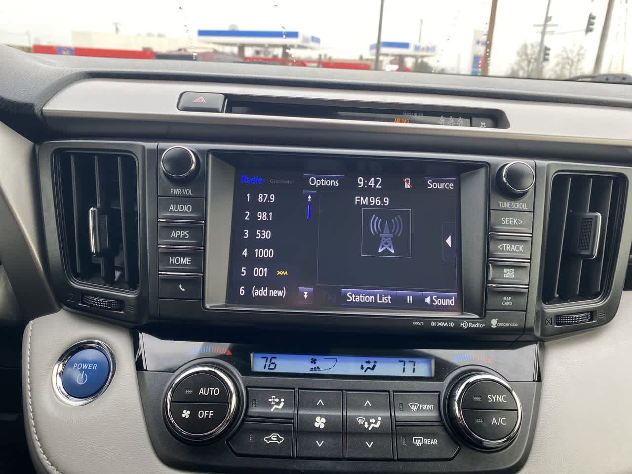 Thumbnail: 2018 Toyota RAV4 - 16