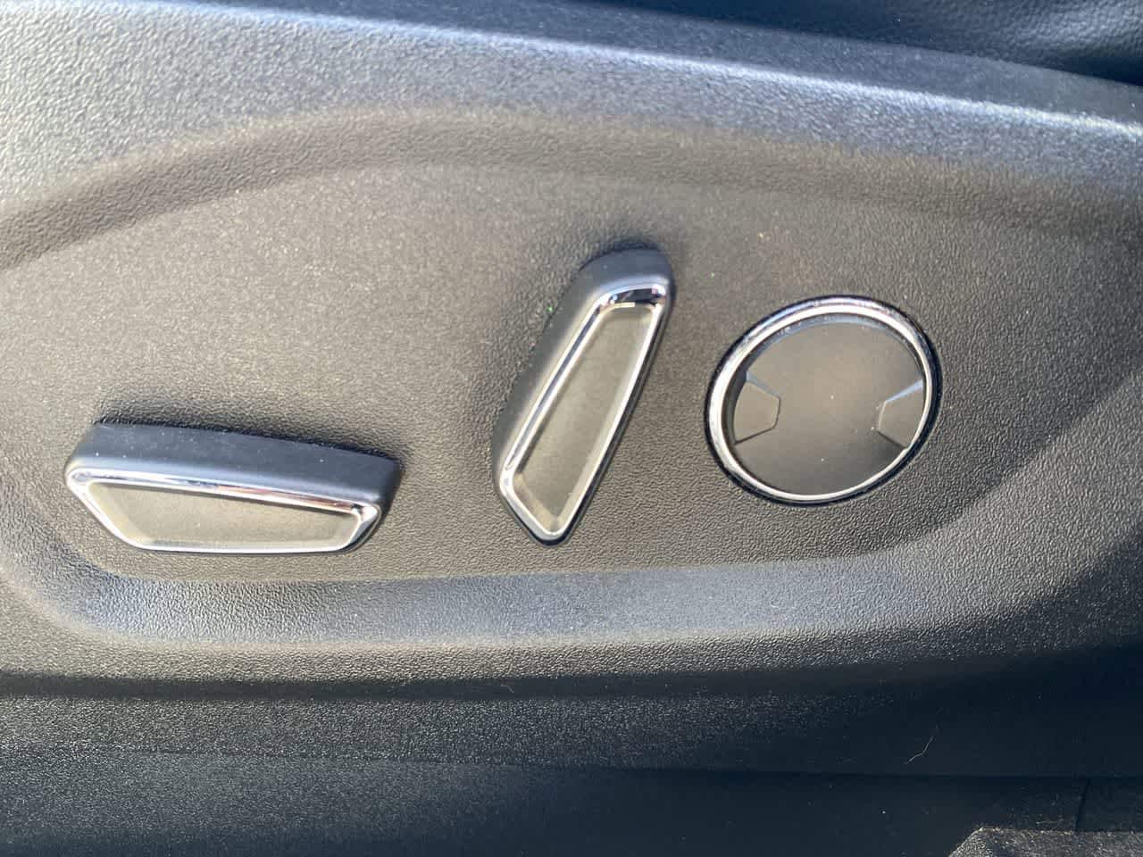 Thumbnail: 2019 Ford Edge - 12