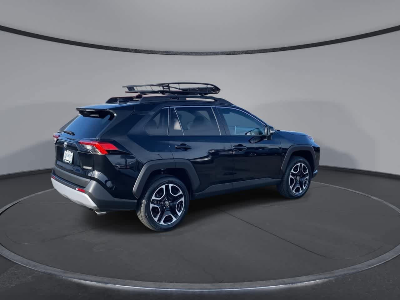 Thumbnail: 2021 Toyota RAV4 - 8