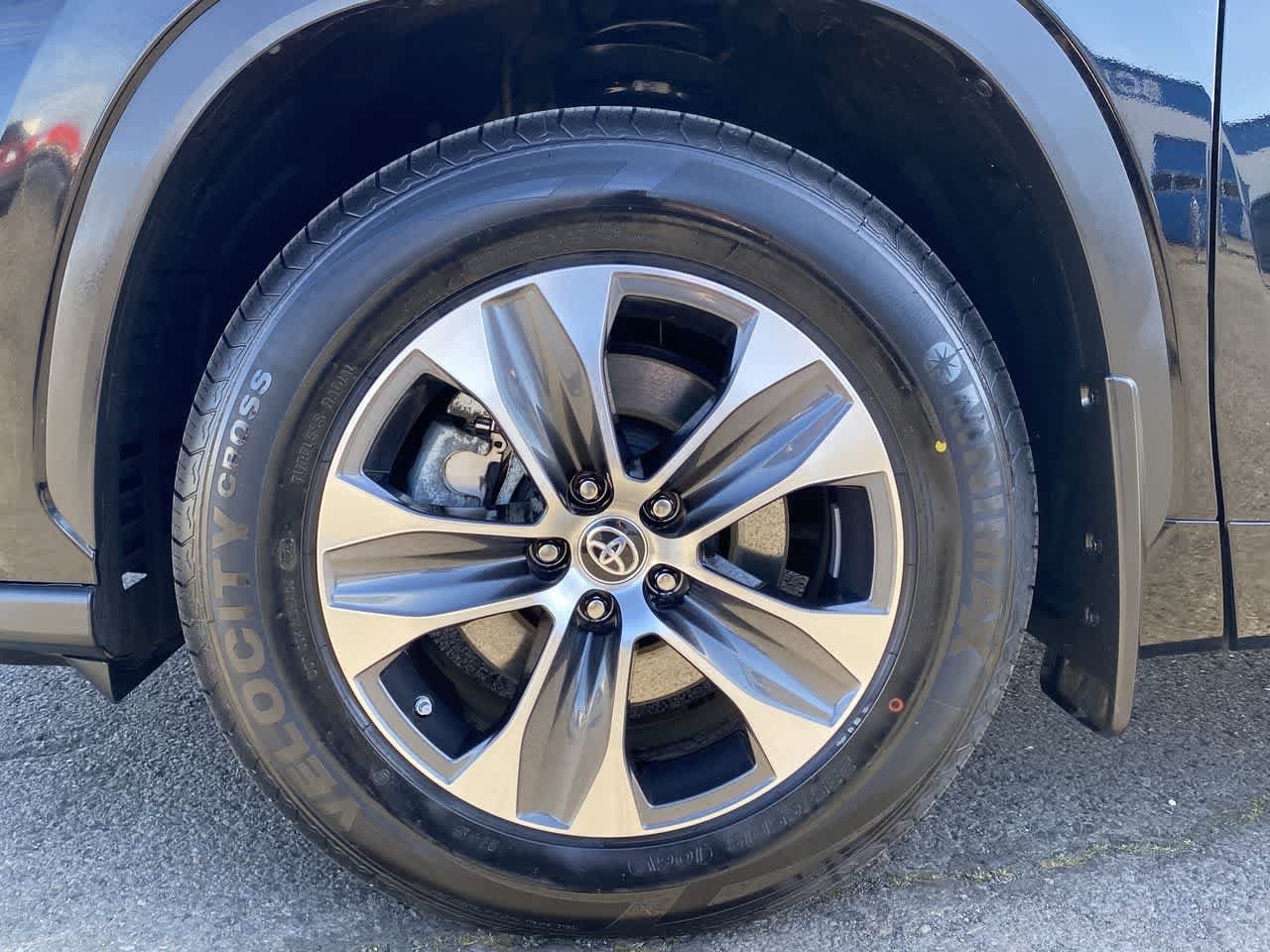 Thumbnail: 2023 Toyota Highlander - 10