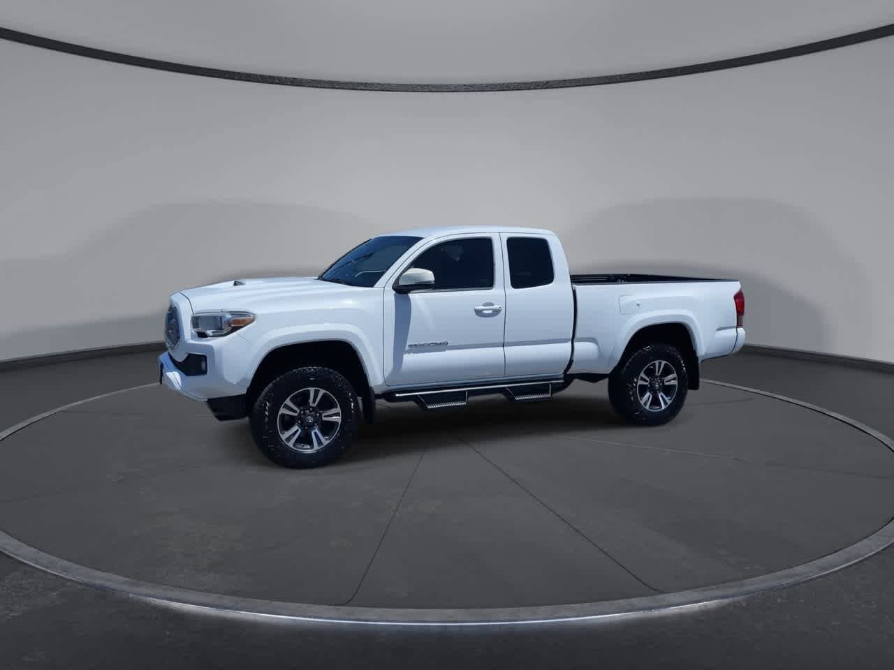 Thumbnail: 2016 Toyota Tacoma - 4