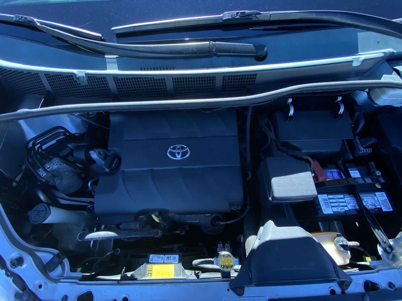 Thumbnail: 2014 Toyota Sienna - 27