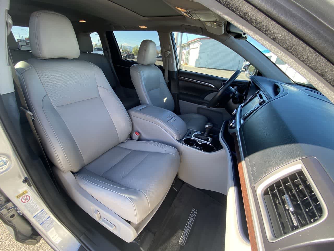 Thumbnail: 2015 Toyota Highlander - 25