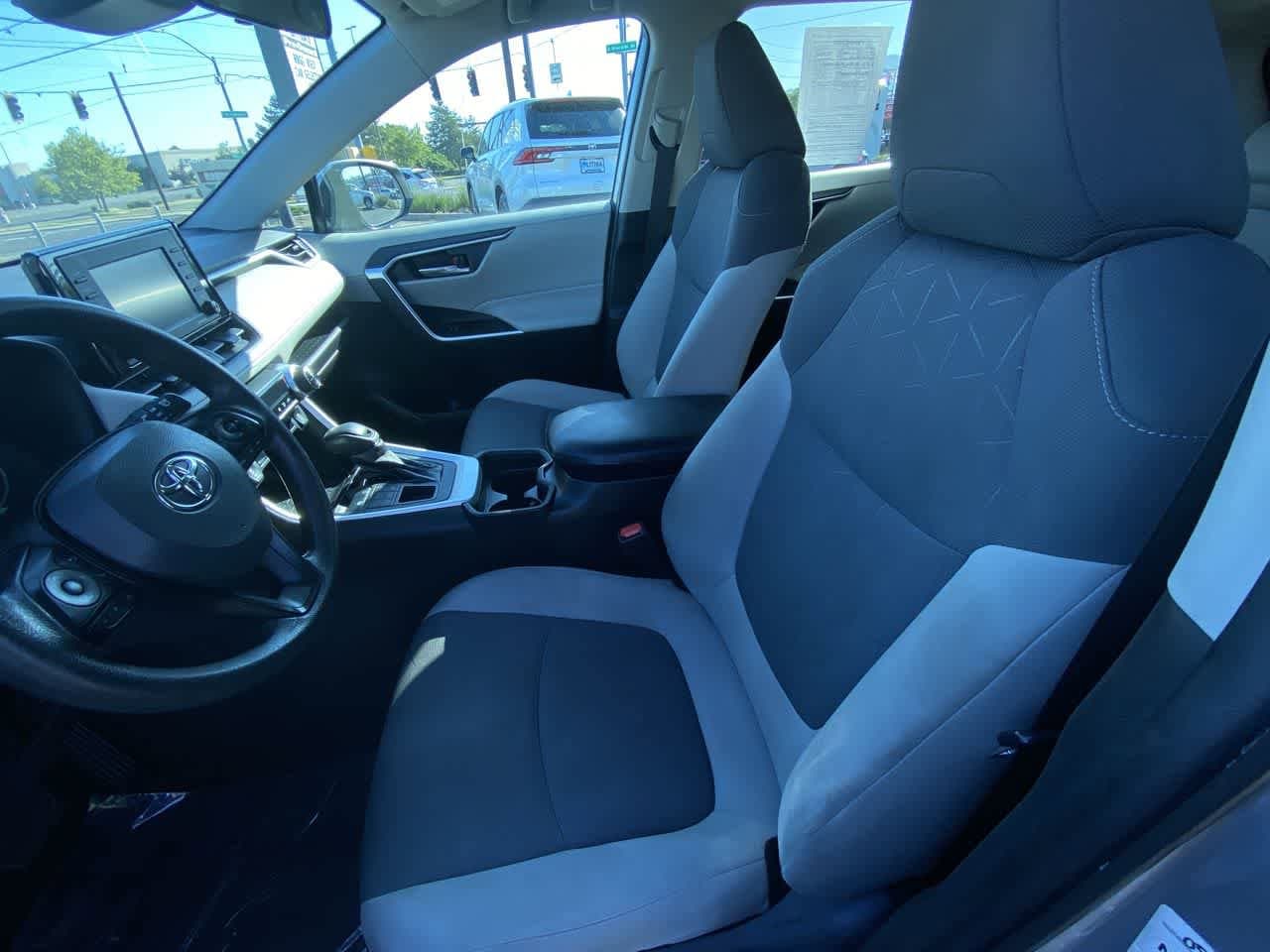 2021 Toyota RAV4 XLE 11