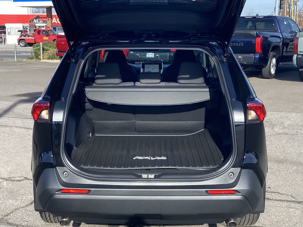 Thumbnail: 2025 Toyota RAV4 - 22