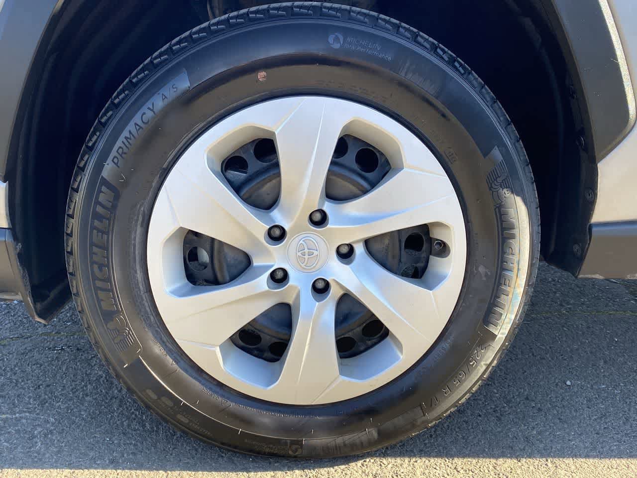 Thumbnail: 2022 Toyota RAV4 - 10