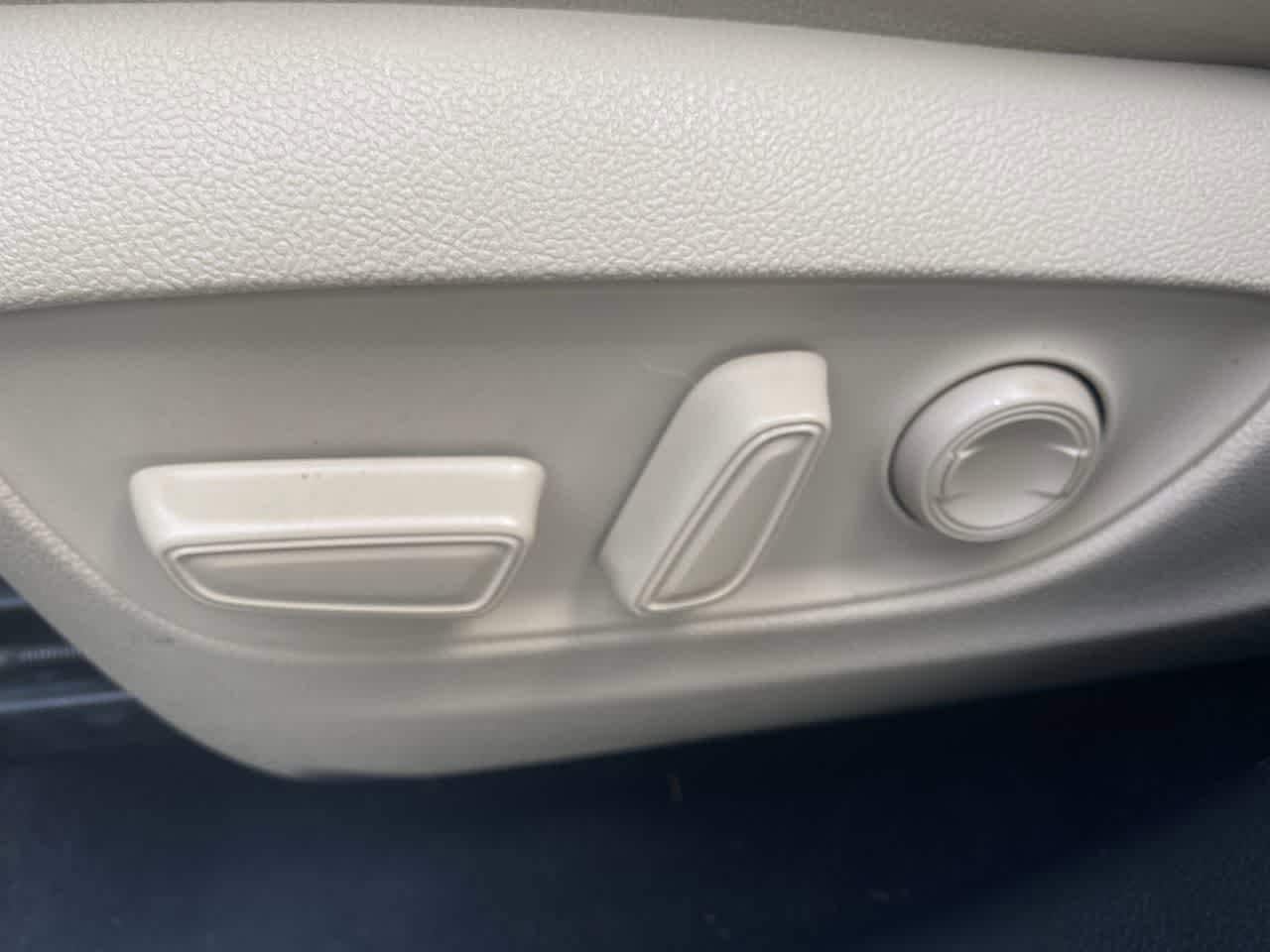 Thumbnail: 2020 Toyota Highlander - 12