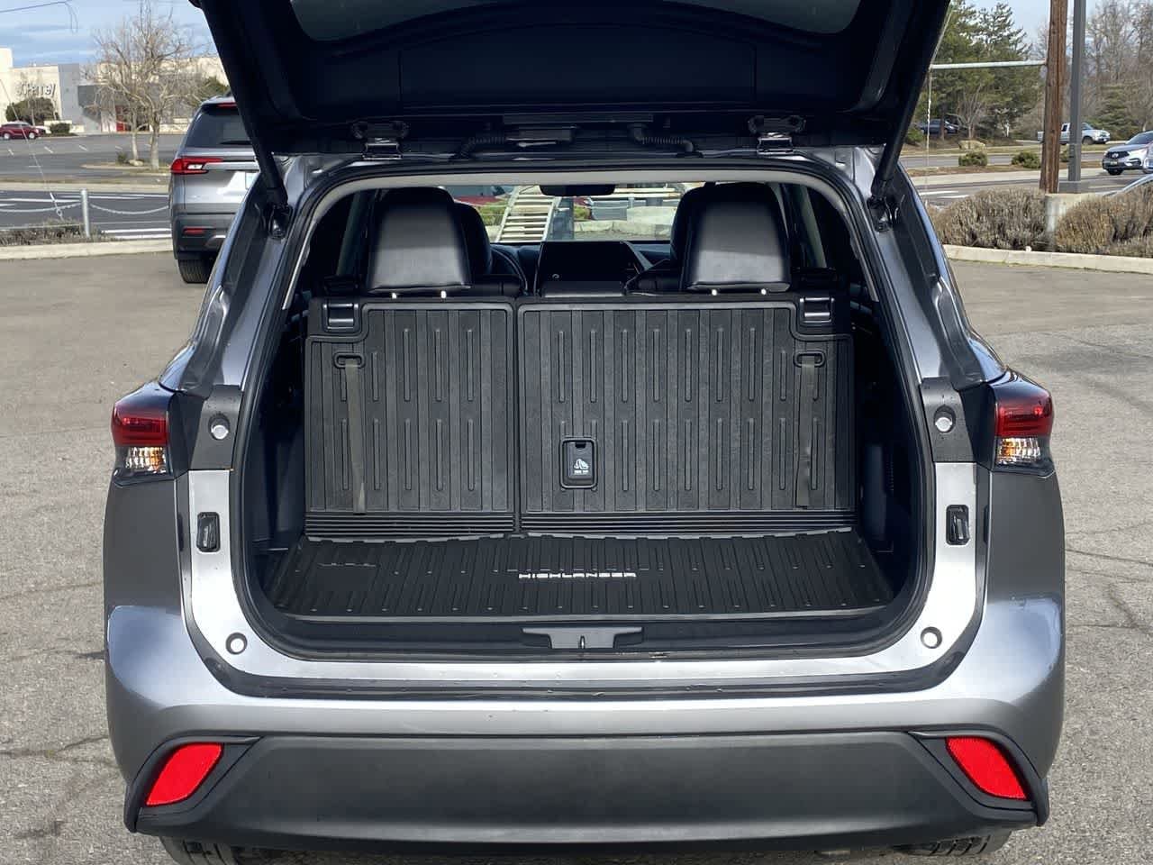 Thumbnail: 2025 Toyota Highlander - 24