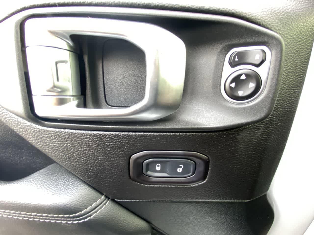 Thumbnail: 2019 Jeep Wrangler - 13