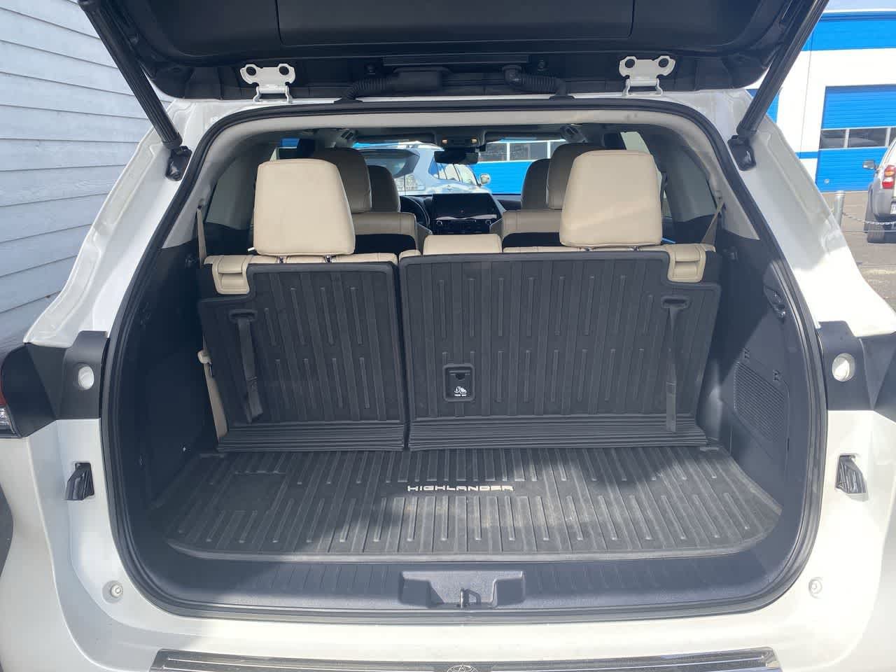 Thumbnail: 2020 Toyota Highlander - 25