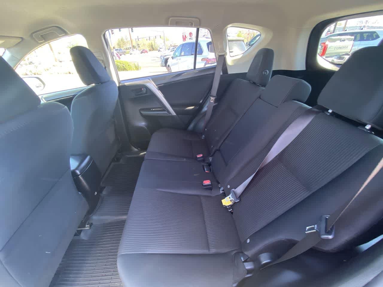 Thumbnail: 2016 Toyota RAV4 - 21