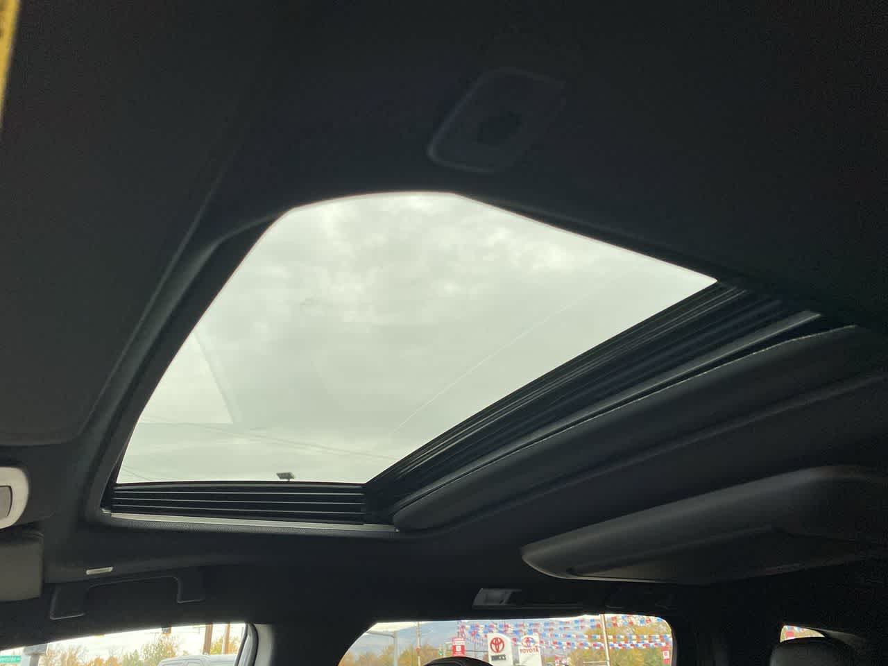 Thumbnail: 2025 Toyota Sienna - 21