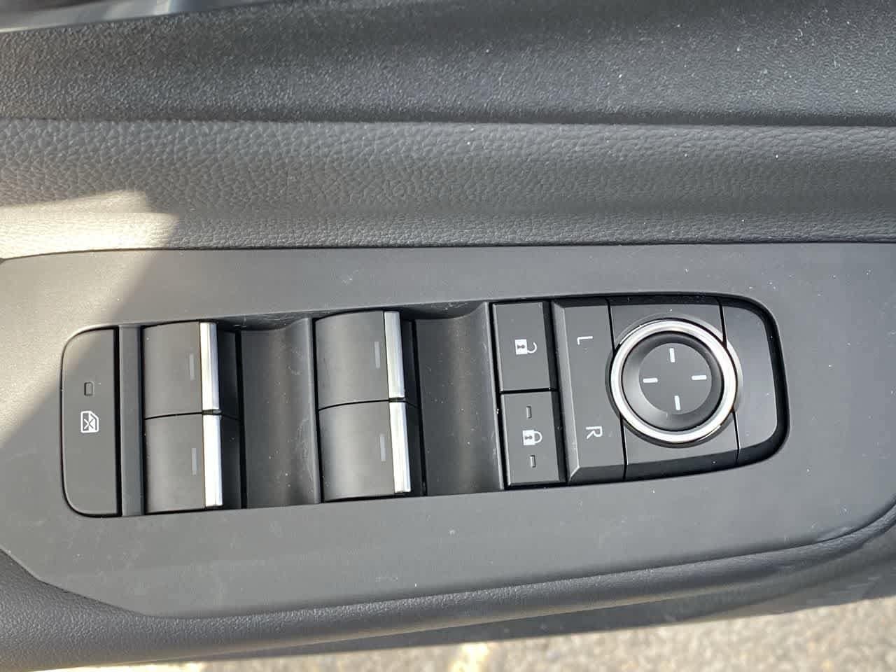 Thumbnail: 2024 Toyota Prius Prime - 13